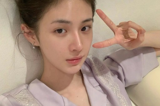 75岁的刘晓庆与网红王婆同台全程冷脸少互动被质疑是耍大牌！