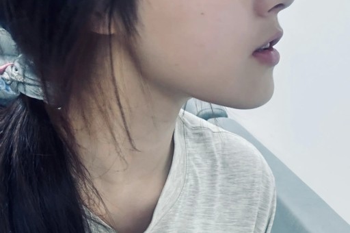 陪睡陪玩已过时！又一女星自曝潜规则当众被强吻、伸手进裤子