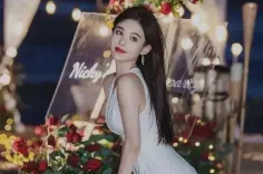 网红司晓迪直播骂白鹿“素颜普通、媚男看不起人”！评论区翻车连闺蜜都拆台蹭热度翻车最快的一次