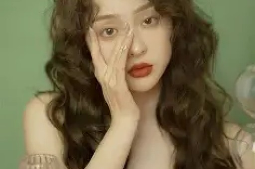 网红多肉饱饱赠覃海洋名表均为假货网友：覃海洋太惨了