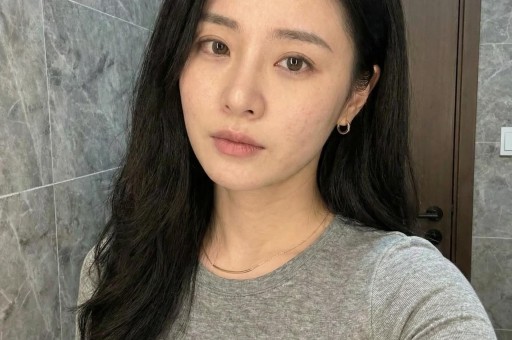易易紫曝明星翻红后会耍大牌:红了之后就会耍大牌身边有很多 易易紫曝明星翻红后会耍大牌:红了之后就会耍大牌身边有很多